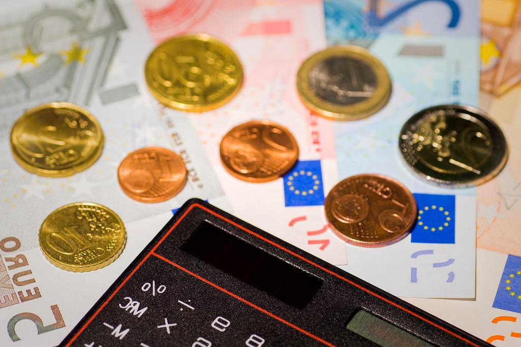 Debt payoff calculator tool